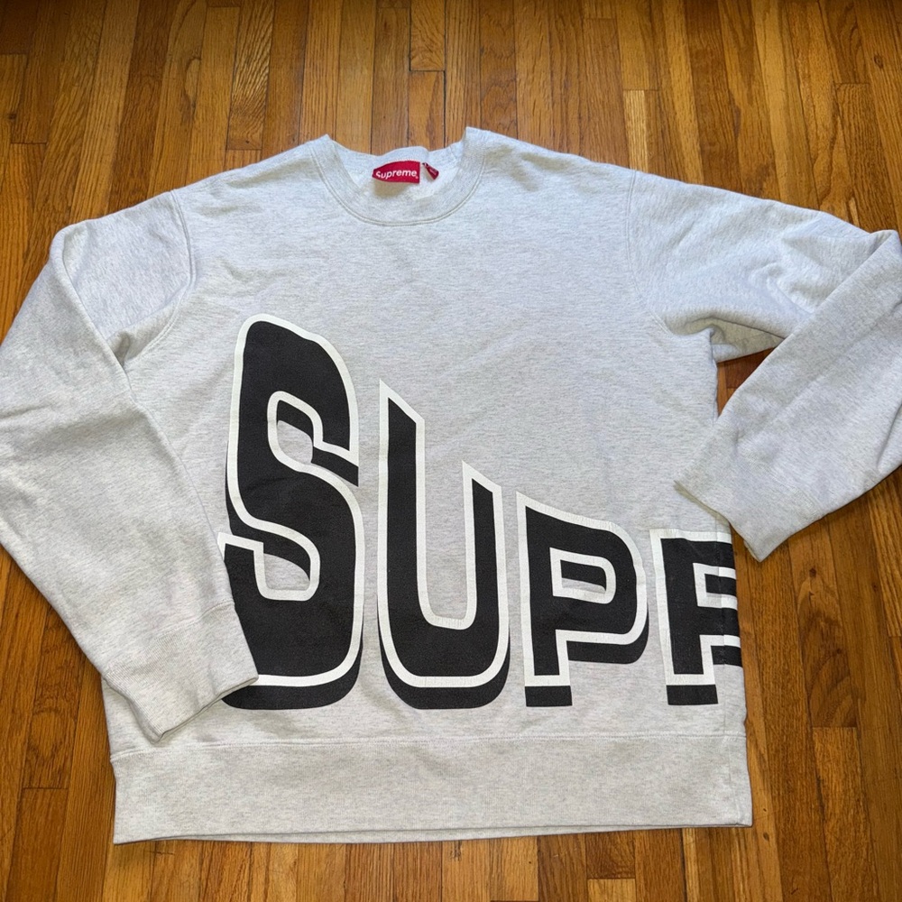 Supreme Men’s Light Gray Crewneck Sweatshirt - size medium